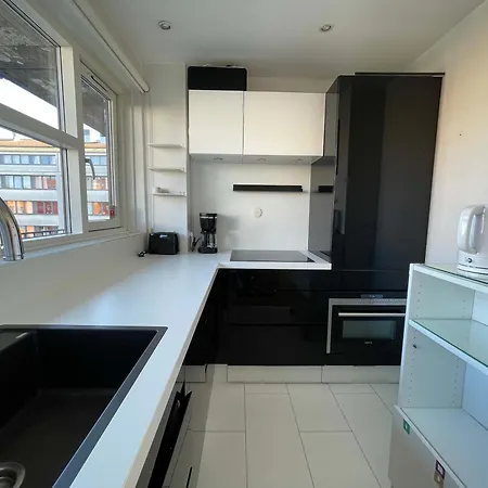 Cozy Luxury - Sunny Balcony In Center شقة