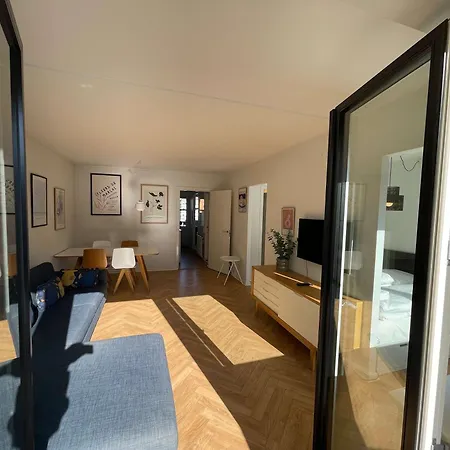 아파트 Cozy Luxury - Sunny Balcony In Center