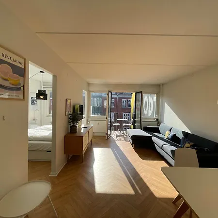 아파트 Cozy Luxury - Sunny Balcony In Center