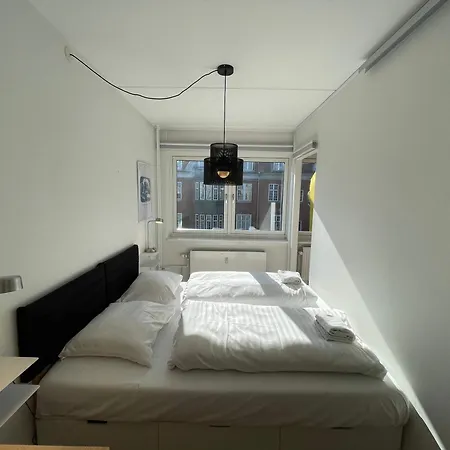 Cozy Luxury - Sunny Balcony In Center