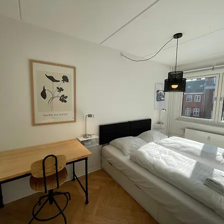 Cozy Luxury - Sunny Balcony In Center 아파트 *