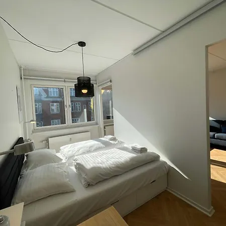 아파트 Cozy Luxury - Sunny Balcony In Center